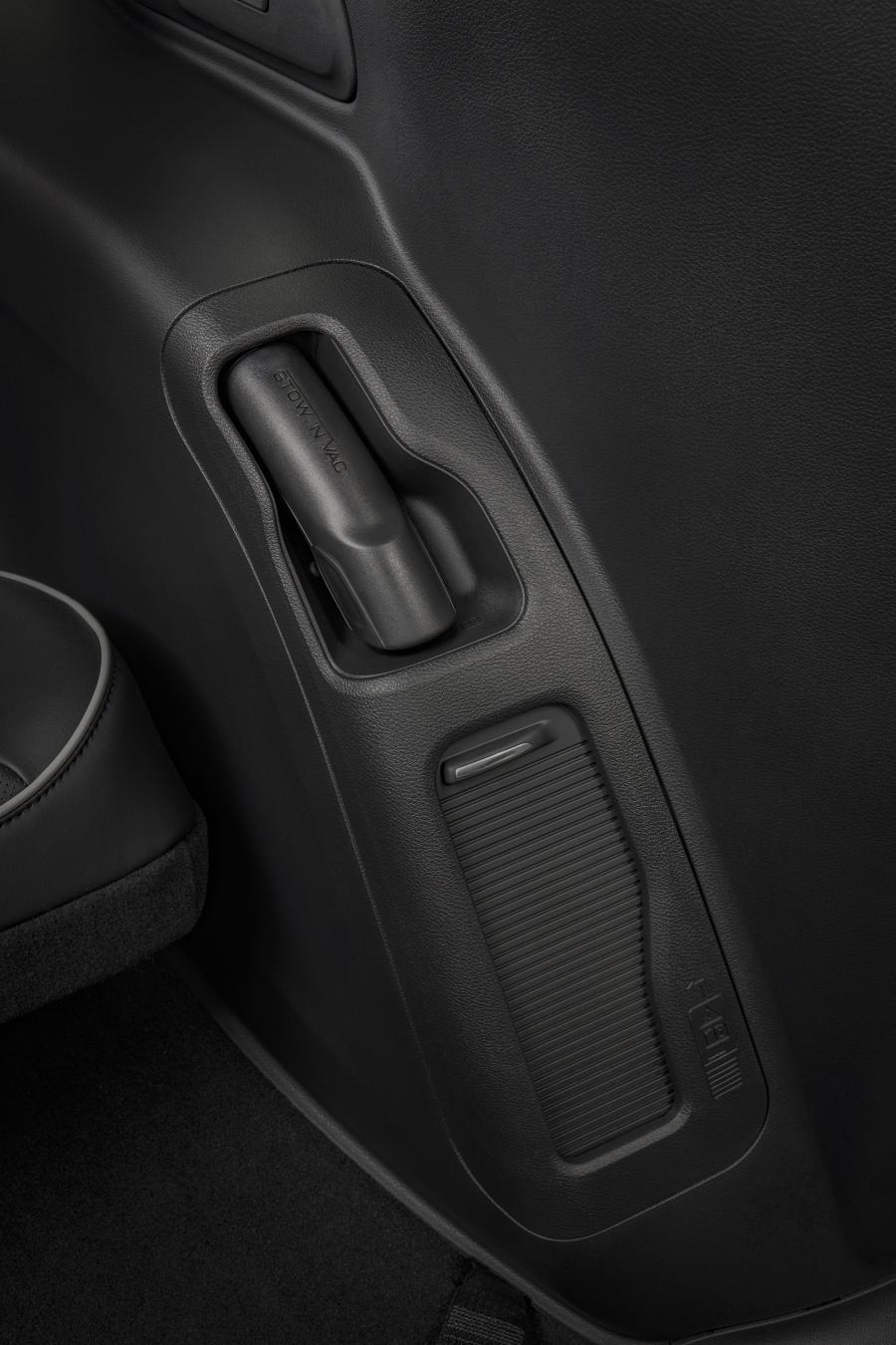 Детали интерьера Chrysler Pacifica Limited S Appearance Package AWD (RU) 2020 года  (фото 60 из 70)